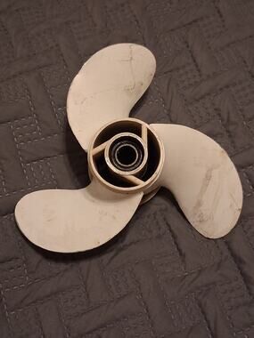 3-Blade Aluminum Outboard Boat Propeller 9-1/2 x 10 Right Hand